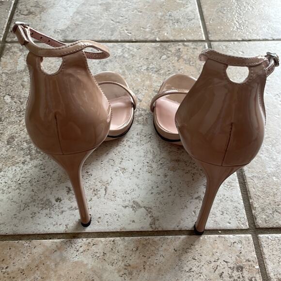 Stuart Weitzman Nudistsong Strap Sandal Patent Leather Neutral - Picture 6 of 13